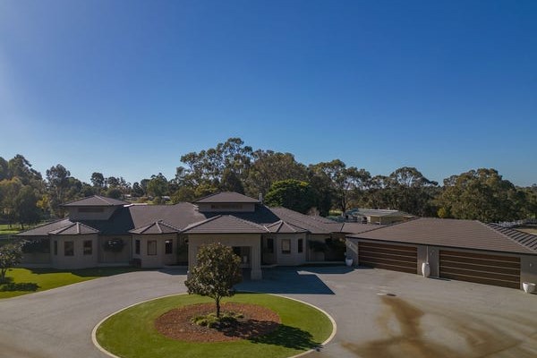 15 Lee-Steere Drive