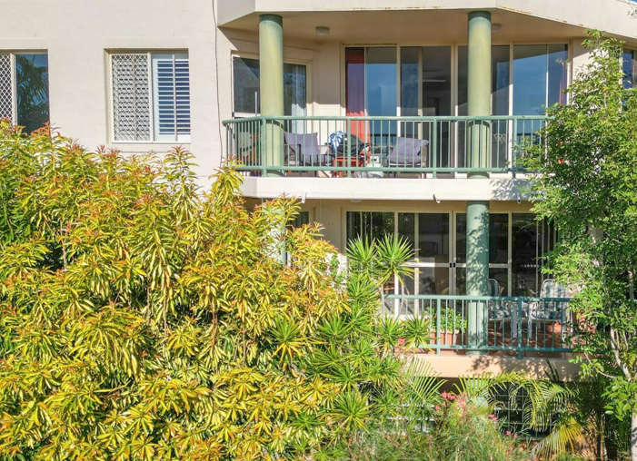 1/10  Claude Street